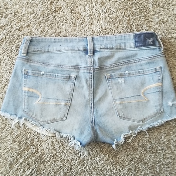 AEO Destroyed Light Wash jean shorts - Picture 2 of 8